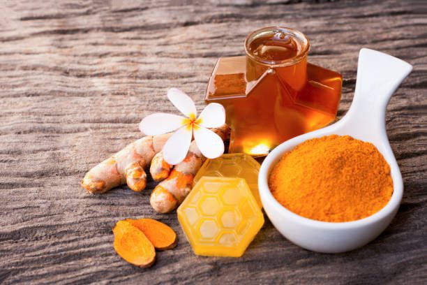 The Amazing Benefits of Turmeric and Honey for Your Skin